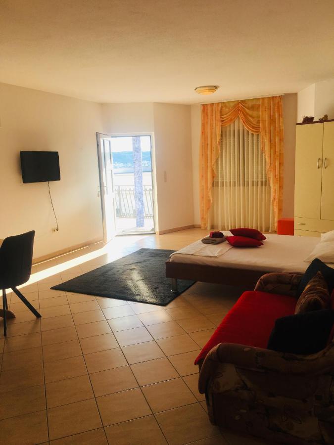 Ferienwohnung Studio Trogir Laura Plano Exterior foto