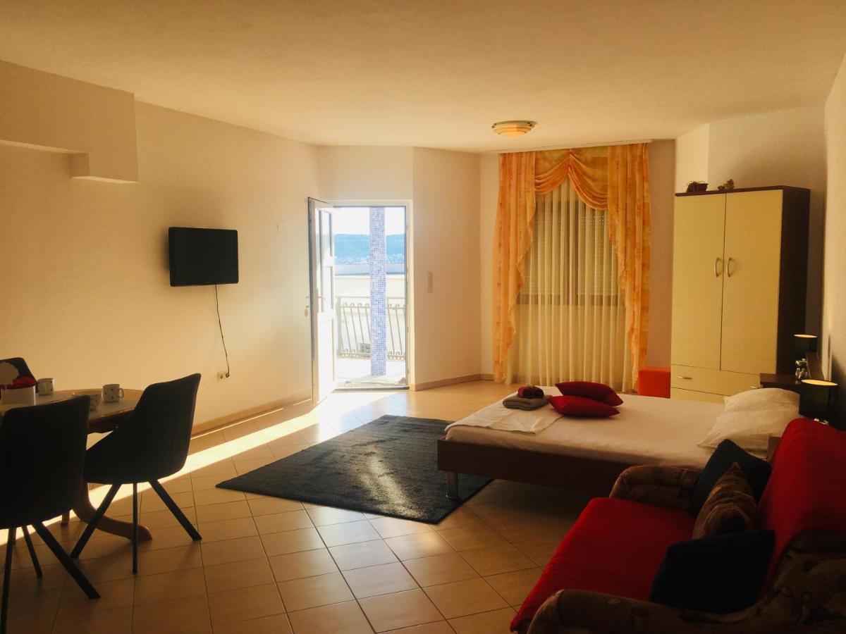 Ferienwohnung Studio Trogir Laura Plano Exterior foto